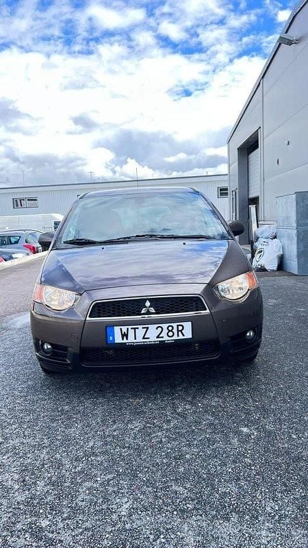 Brun Begagnad 2012 Mitsubishi Colt Halvkombi | 59 000 kr (Lite dyr) - Bild 1/4