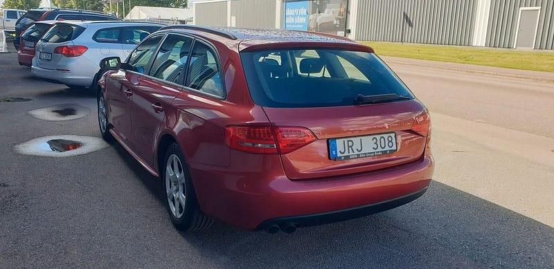 Begagnad Audi A4 136 HK (100 kW) 2010 Röd Kombi