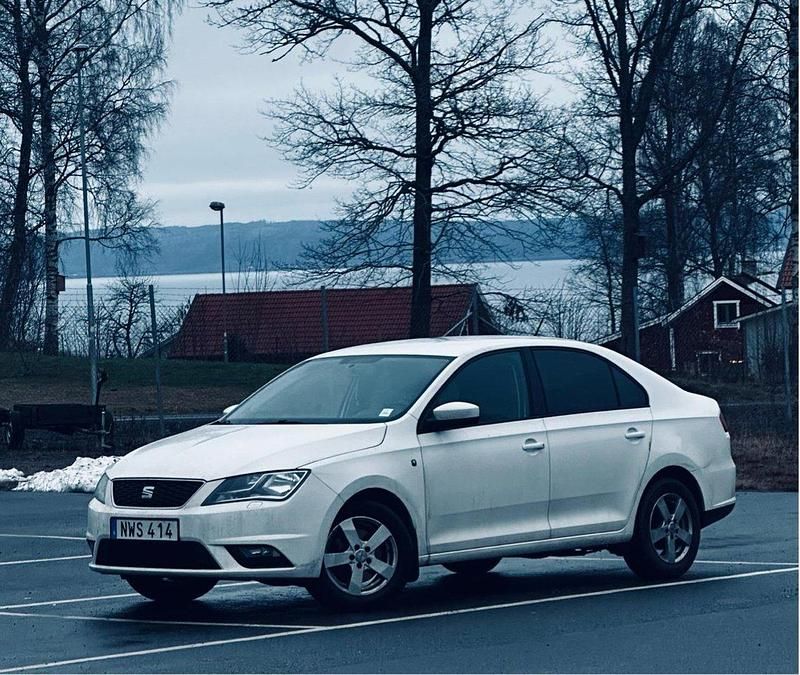 Vit Begagnad 2015 Seat Toledo Sedan | 65 000 kr - Bild 1/4