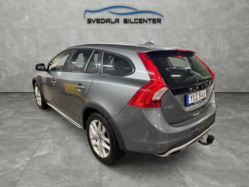 Begagnad Volvo V60 CC Standard 190 HK (139 kW) 2017 Grå Kombi