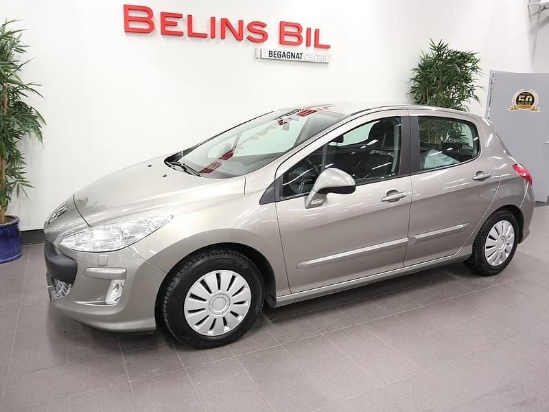 Grå Begagnad 2011 Peugeot 308 Halvkombi | 39 500 kr (Bra pris) - Bild 1/4