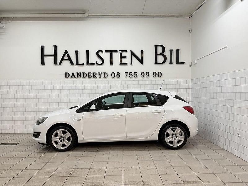 Vit Begagnad 2013 Opel Astra Enjoy Halvkombi | 79 000 kr (Marknadspris) - Bild 1/4