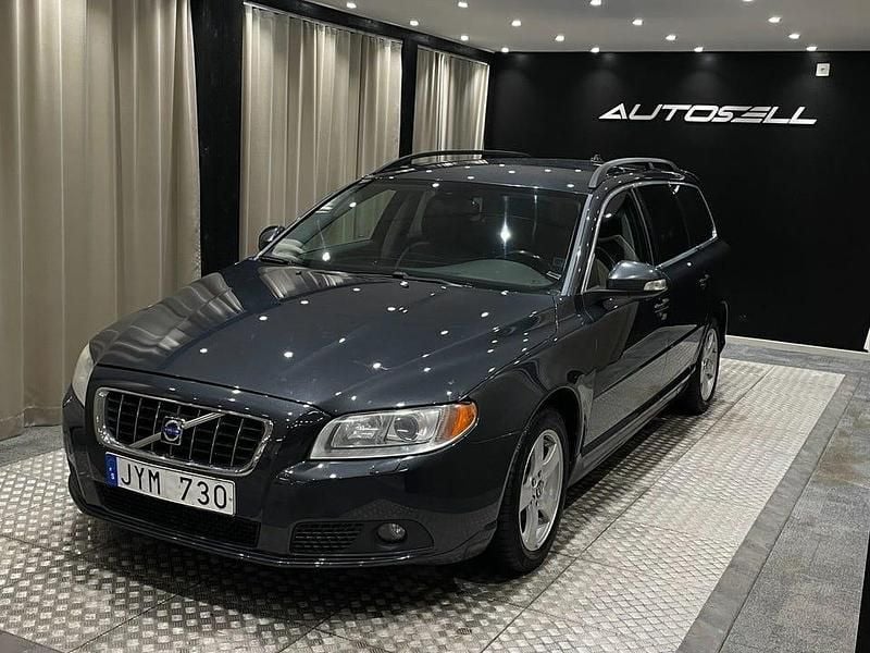 Grå Begagnad 2009 Volvo V70 Momentum Kombi | 99 900 kr (Marknadspris) - Bild 1/4