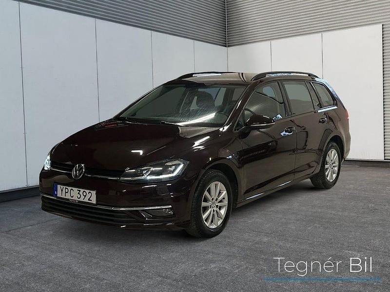 Svart Begagnad 2018 VW Golf VII Kombi | 159 800 kr (Marknadspris) - Bild 1/4