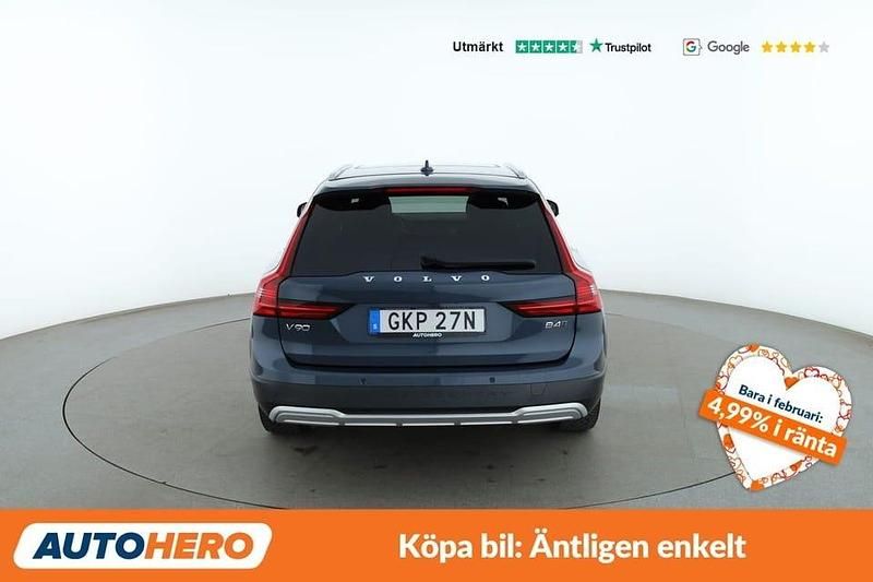Begagnad Volvo V90 CC Momentum 200 HK (147 kW) 2021 Blå Kombi