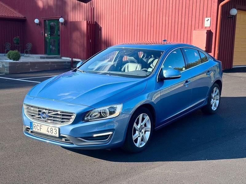 Blå Begagnad 2013 Volvo S60 Summum Sedan | 129 000 kr (Bra pris) - Bild 1/4