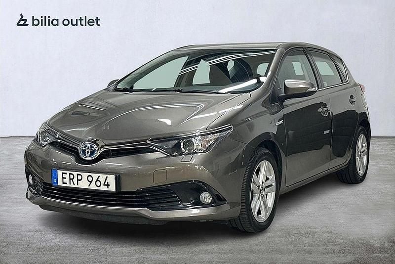 Mörkgrå Begagnad 2018 Toyota Auris Hybrid Active Halvkombi | 174 900 kr (Marknadspris) - Bild 1/3