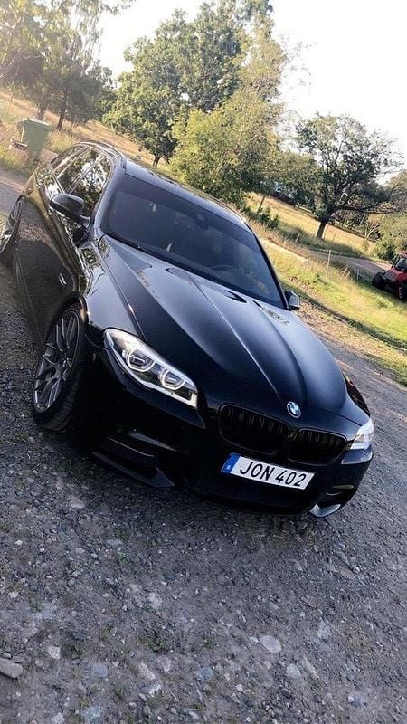 Svart Begagnad 2015 BMW 530 Kombi | 185 000 kr (Marknadspris) - Bild 1/4