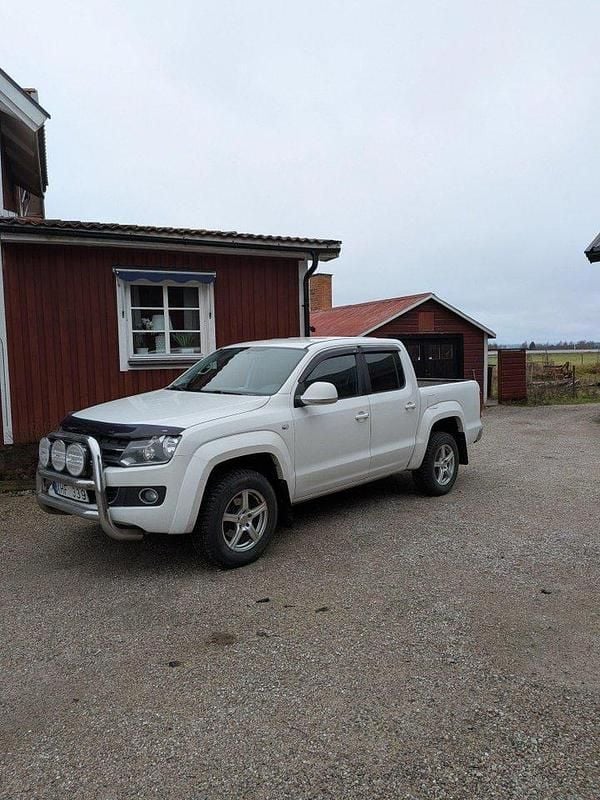 Vit Begagnad 2011 VW Amarok Highline Pickup | 105 000 kr (Marknadspris) - Bild 1/4