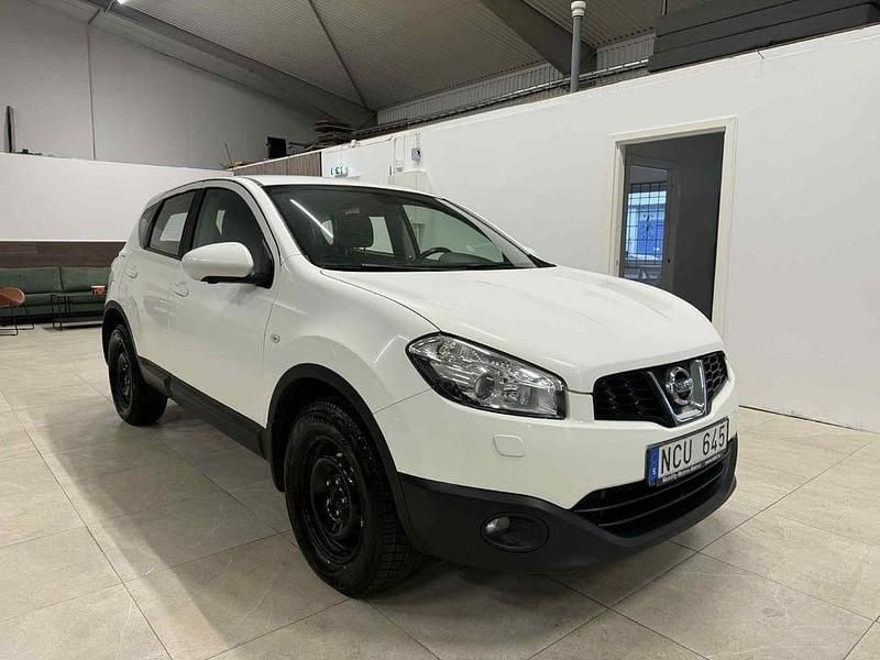 Vit Begagnad 2012 Nissan Qashqai SUV | 39 500 kr (Marknadspris) - Bild 1/4