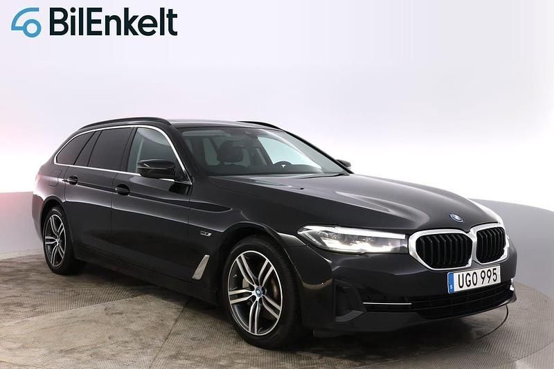Svart Begagnad 2022 BMW 530e Kombi | 319 900 kr (Superpris) - Bild 1/4