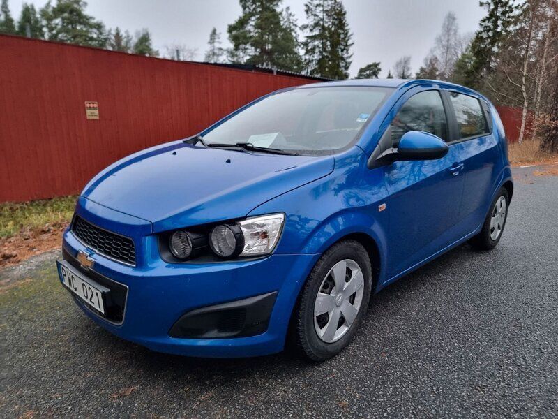 Blå Begagnad 2013 Chevrolet Aveo Halvkombi | 49 900 kr (Marknadspris) - Bild 1/4