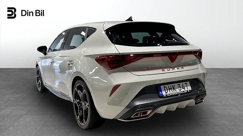 Begagnad Cupra Leon VZ 177 HK (130 kW) 2024 Grå (taiga grey) Kombi