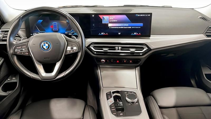 Begagnad BMW 330e Shadowline 292 HK (214 kW) 2022 Kombi