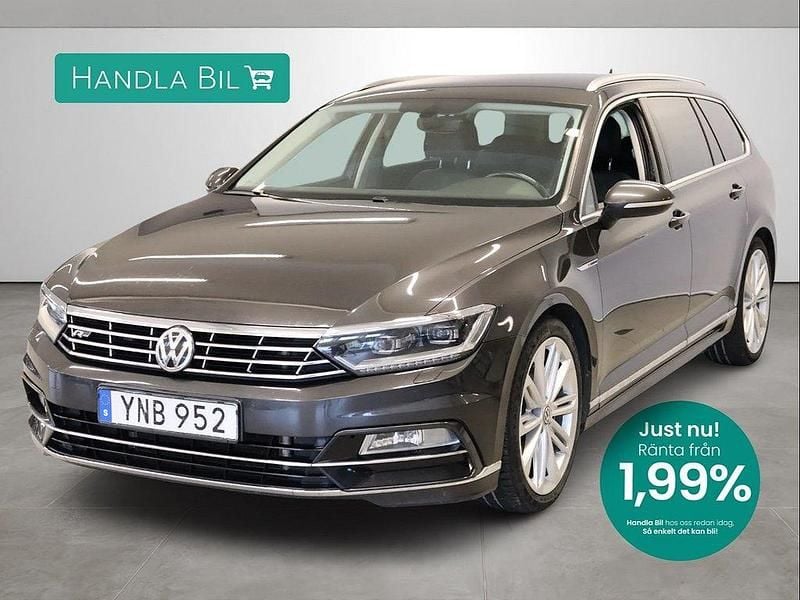 Mörkgrå Begagnad 2017 VW Passat R-line Kombi | 219 900 kr (Marknadspris) - Bild 1/4