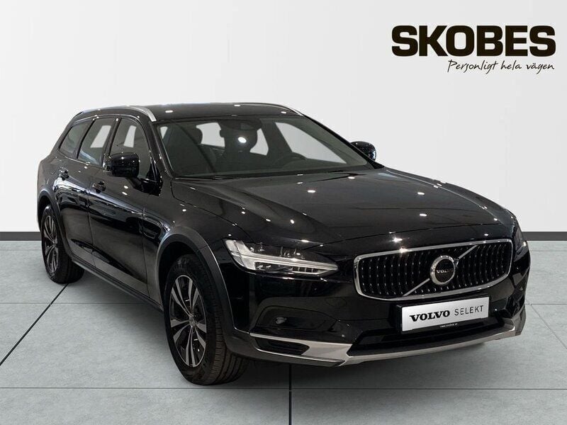 Svart Begagnad 2021 Volvo V90 CC SE Kombi | 364 500 kr (Marknadspris) - Bild 1/3