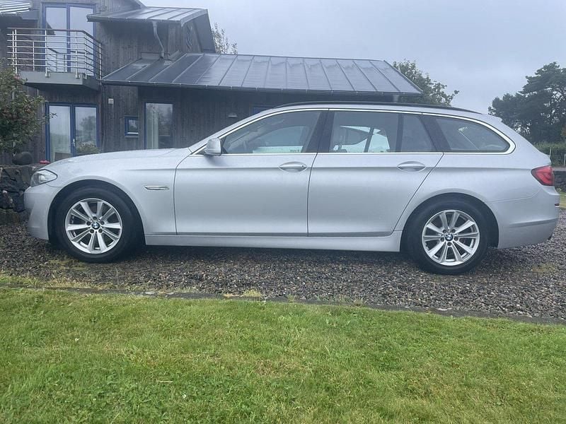 Grå Begagnad 2013 BMW 520 Kombi | 79 000 kr (Bra pris) - Bild 1/4