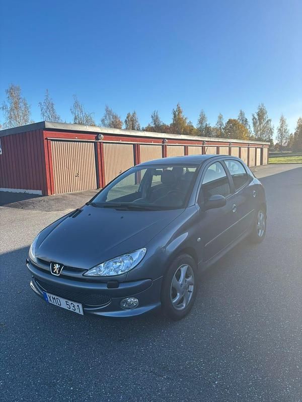 Begagnad 2006 Peugeot 206 Halvkombi | 22 000 kr (Marknadspris) - Bild 1/4