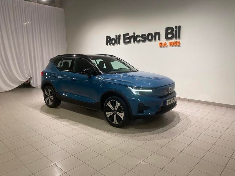 Blå Begagnad 2023 Volvo XC40 Single Motor SUV | 329 500 kr (Marknadspris) - Bild 1/4