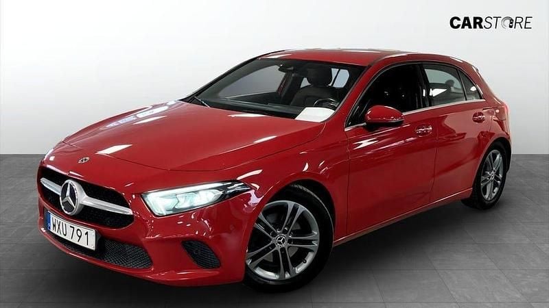 Röd Begagnad 2018 Mercedes A200 Halvkombi | 209 900 kr (Marknadspris) - Bild 1/4