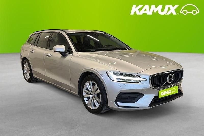 Silver/grå Begagnad 2019 Volvo V60 Momentum Kombi | 224 800 kr (Marknadspris) - Bild 1/4