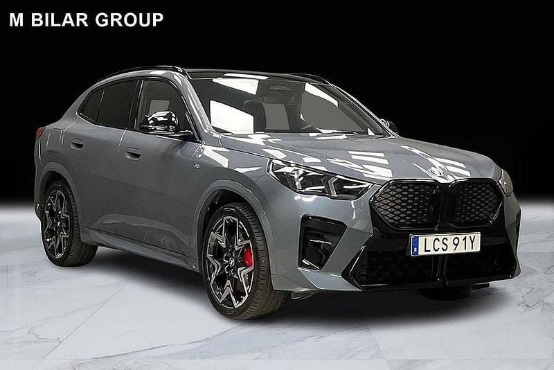 Grå (grå (storm bay metallic)) Begagnad 2023 BMW iX2 M Sport SUV | 739 000 kr - Bild 1/4
