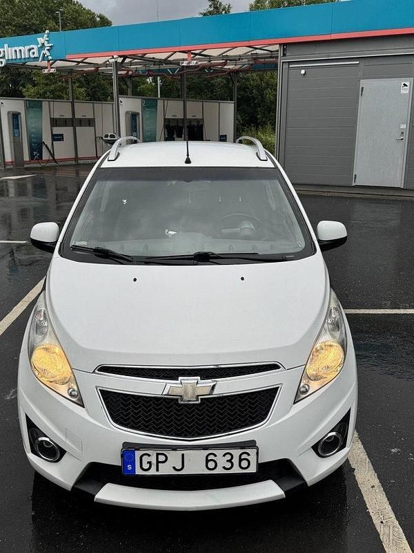 Vit Begagnad 2011 Chevrolet Spark Halvkombi | 27 000 kr - Bild 1/4
