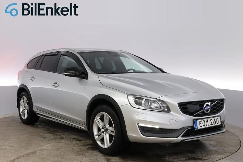 Begagnad Volvo V60 CC Summum 151 HK (111 kW) 2016 Silver Kombi