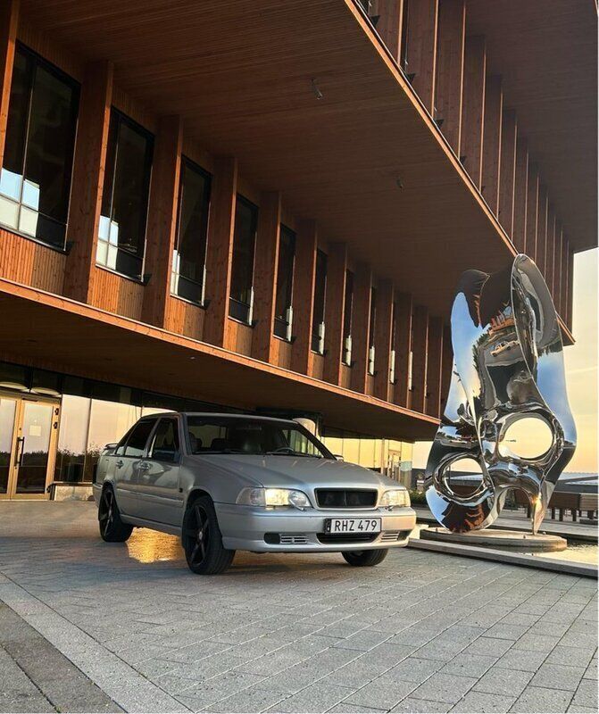 Grå Begagnad 2000 Volvo S70 Standard Sedan | 32 490 kr (Marknadspris) - Bild 1/4