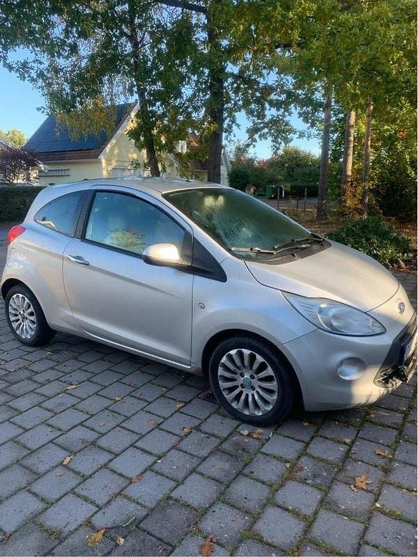 Grå Begagnad 2011 Ford Ka Titanium Halvkombi | 23 000 kr (Bra pris) - Bild 1/4