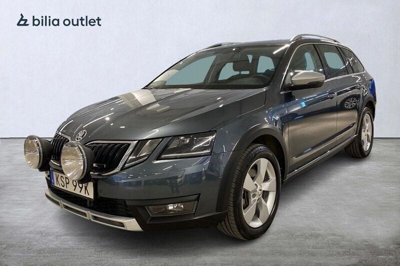 Grå Begagnad 2020 Skoda Octavia Scout Kombi | 284 900 kr (Marknadspris) - Bild 1/4