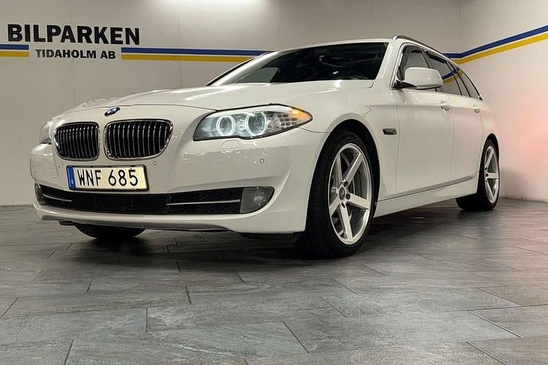 Vit Begagnad 2010 BMW 530 Kombi | 99 900 kr (Lite dyr) - Bild 1/4