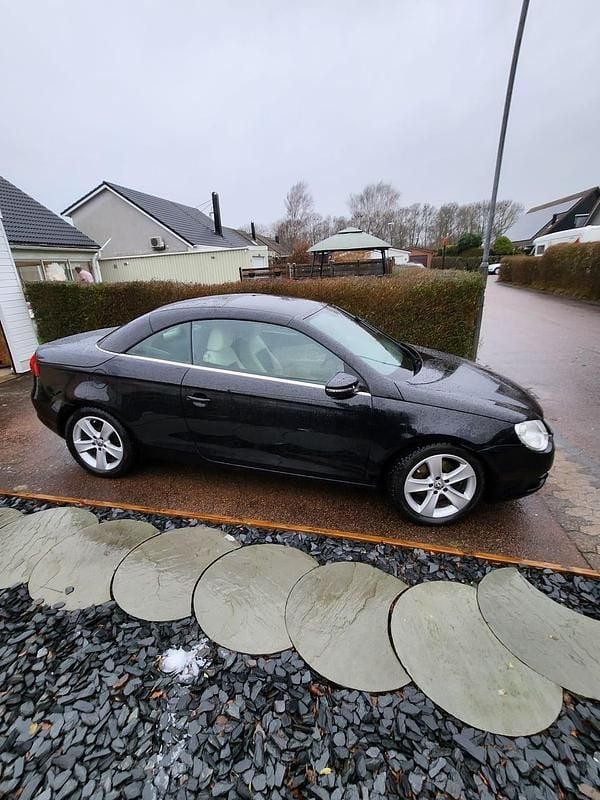 Metalic svart Begagnad 2010 VW Eos Cab | 55 000 kr (Marknadspris) - Bild 1/4