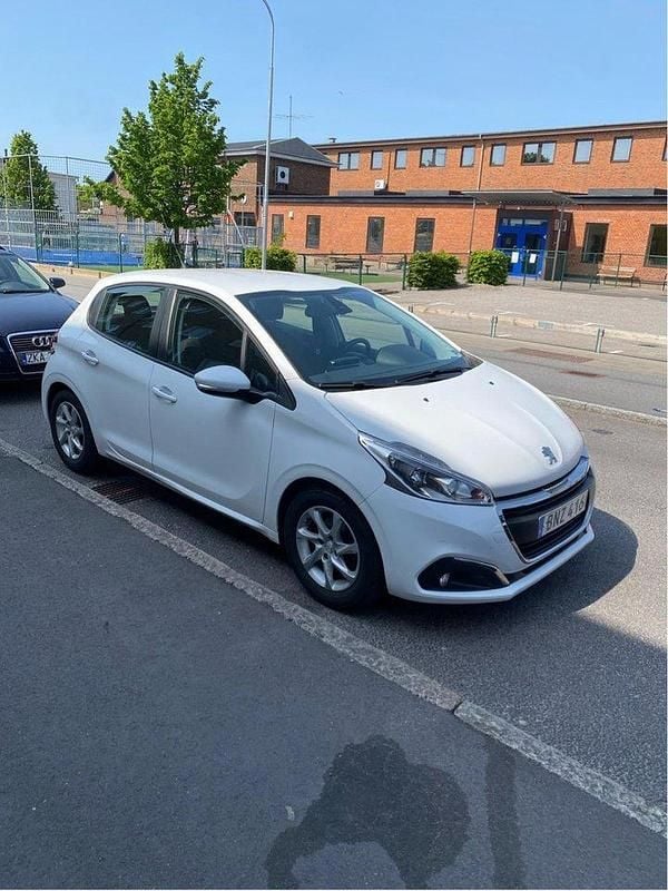 Vit Begagnad 2015 Peugeot 208 Halvkombi | 60 000 kr (Bra pris) - Bild 1/1