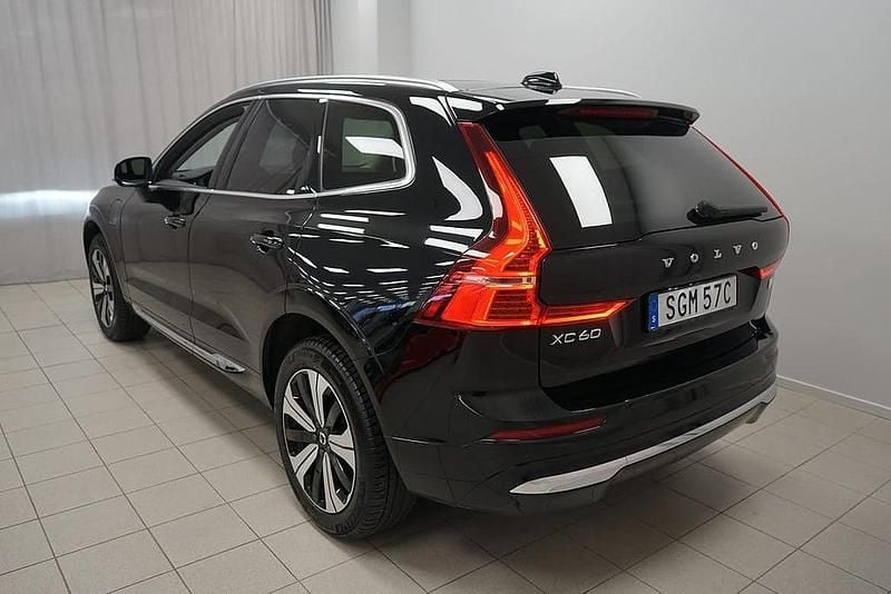 Begagnad Volvo XC60 Core 355 HK (261 kW) 2022 Svart SUV
