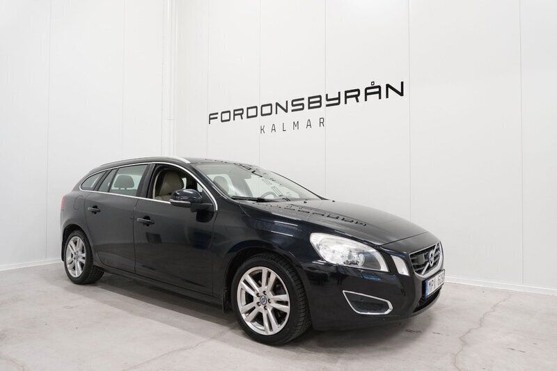 Svart Begagnad 2011 Volvo V60 Summum Kombi | 119 800 kr (Marknadspris) - Bild 1/4