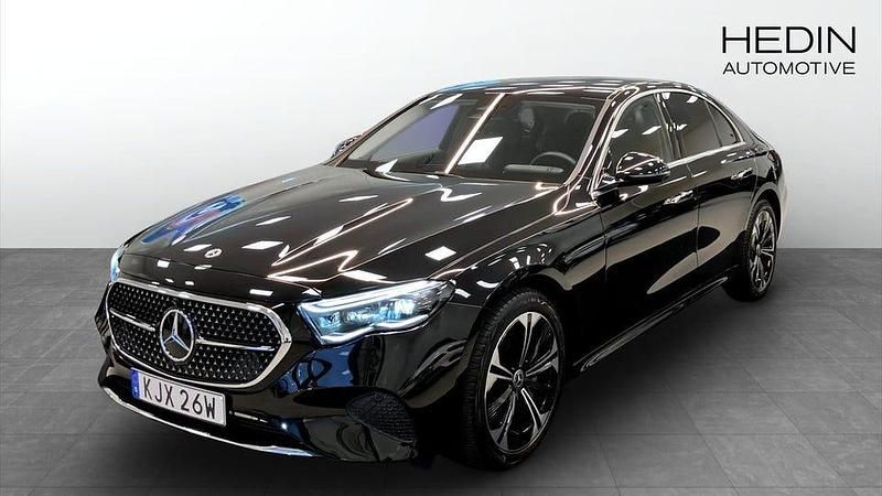 Svart Begagnad 2024 Mercedes E300 Sedan | 638 900 kr - Bild 1/4