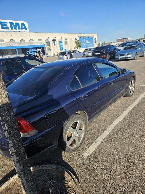 Blå Begagnad 2006 Volvo S60 Kinetic Sedan | 25 000 kr (Bra pris) - Bild 1/4