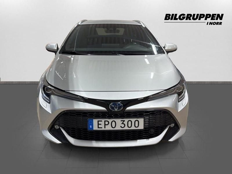 Begagnad Toyota Corolla Style 122 HK (89 kW) 2020 Silver Kombi