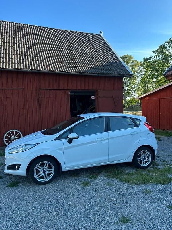 Begagnad Ford Fiesta 80 HK (58 kW) 2015