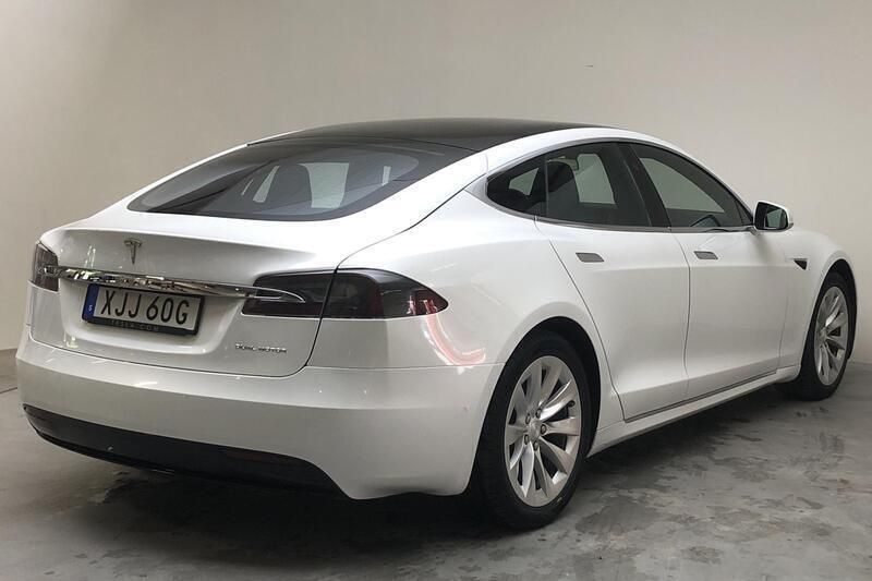 Begagnad Tesla Model S Long Range AWD 311 kW (423 HK) 2020 Vit Halvkombi