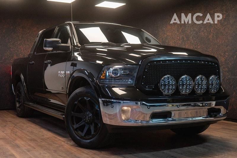 Svart Begagnad 2018 RAM 1500 Pickup | 399 500 kr (Bra pris) - Bild 1/4