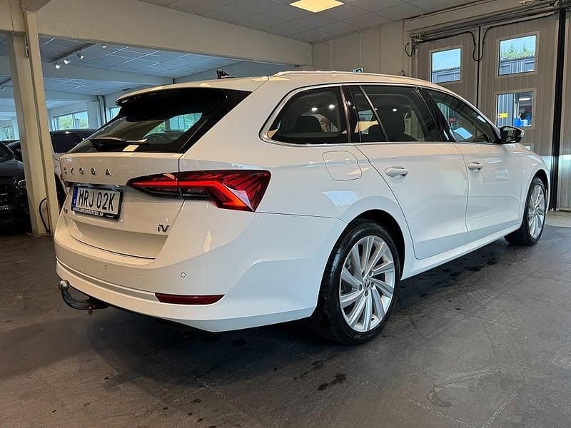 Begagnad Skoda Octavia Style 204 HK (150 kW) 2021 Vit Kombi