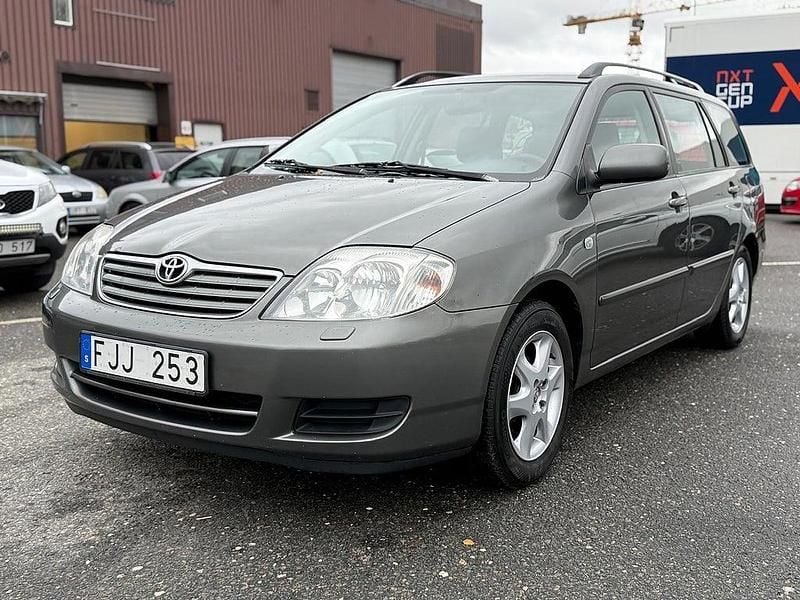 Grå Begagnad 2006 Toyota Corolla Kombi | 38 000 kr (Marknadspris) - Bild 1/4