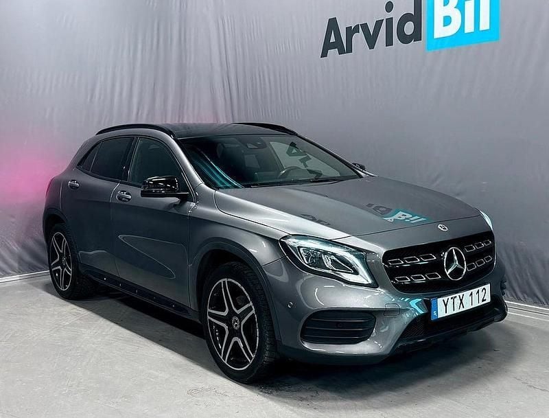 Grå Begagnad 2018 Mercedes GLA200 AMG SUV | 239 000 kr (Marknadspris) - Bild 1/3