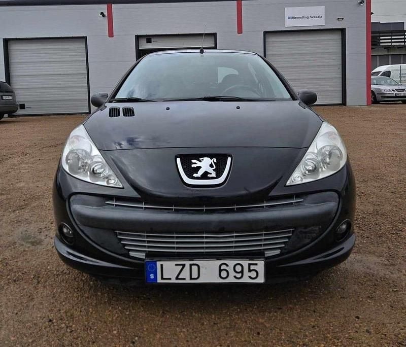 Begagnad Peugeot 206+ 73 HK (53 kW) 2011 Svart Halvkombi