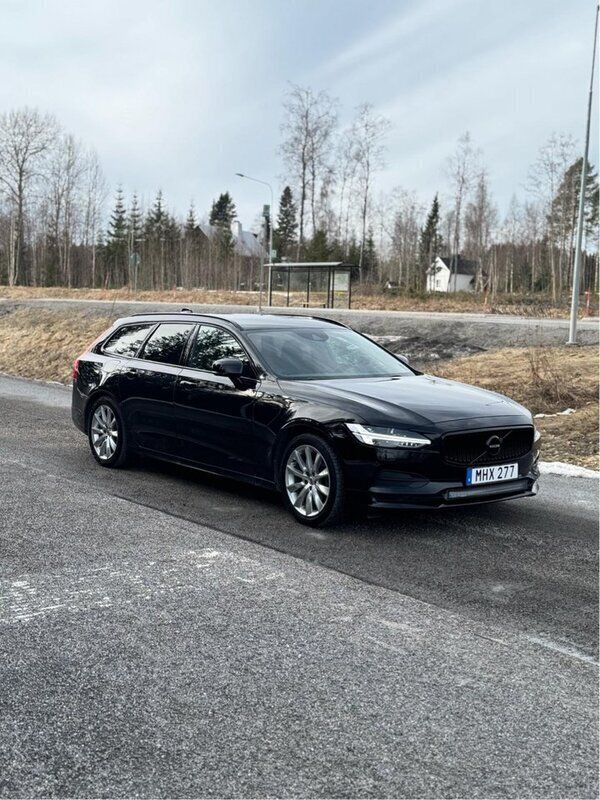 Svart Begagnad 2019 Volvo V90 Kombi | 180 000 kr (Marknadspris) - Bild 1/4
