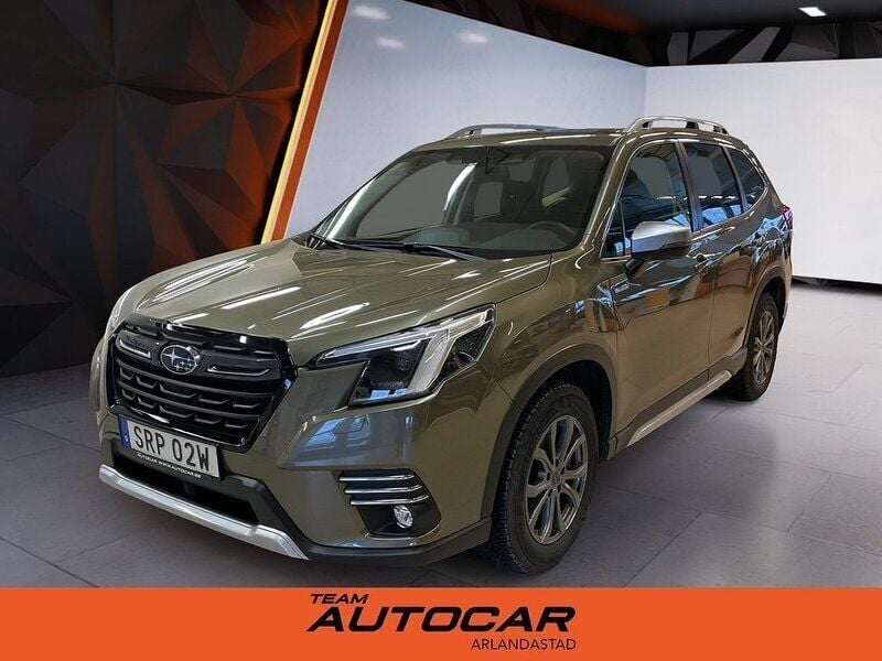 Grön Begagnad 2024 Subaru Forester Active SUV | 374 900 kr - Bild 1/4