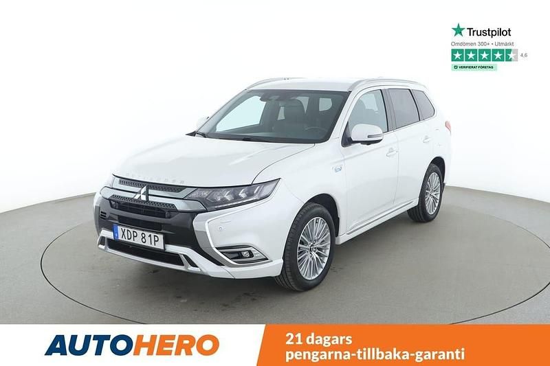 Vit Begagnad 2018 Mitsubishi Outlander P-HEV SUV | 197 000 kr (Bra pris) - Bild 1/4