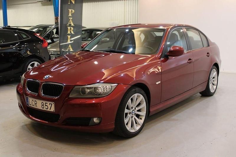 Begagnad BMW 316 122 HK (89 kW) 2011 Röd Sedan
